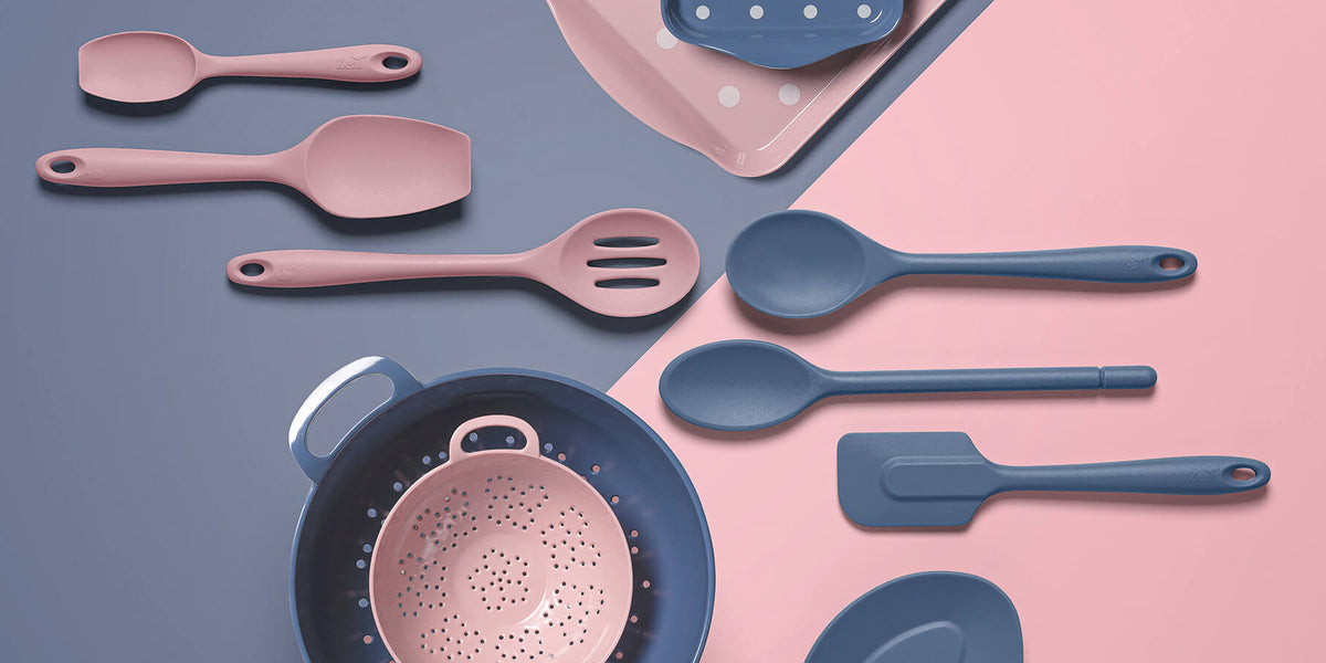 Premium Photo  Pink kitchen utensils on blue, home kitchen tools decor  concept, rubber accessories in container. restaurant, cooking, culinary,  kitchen theme. silicone spatulas and brushes
