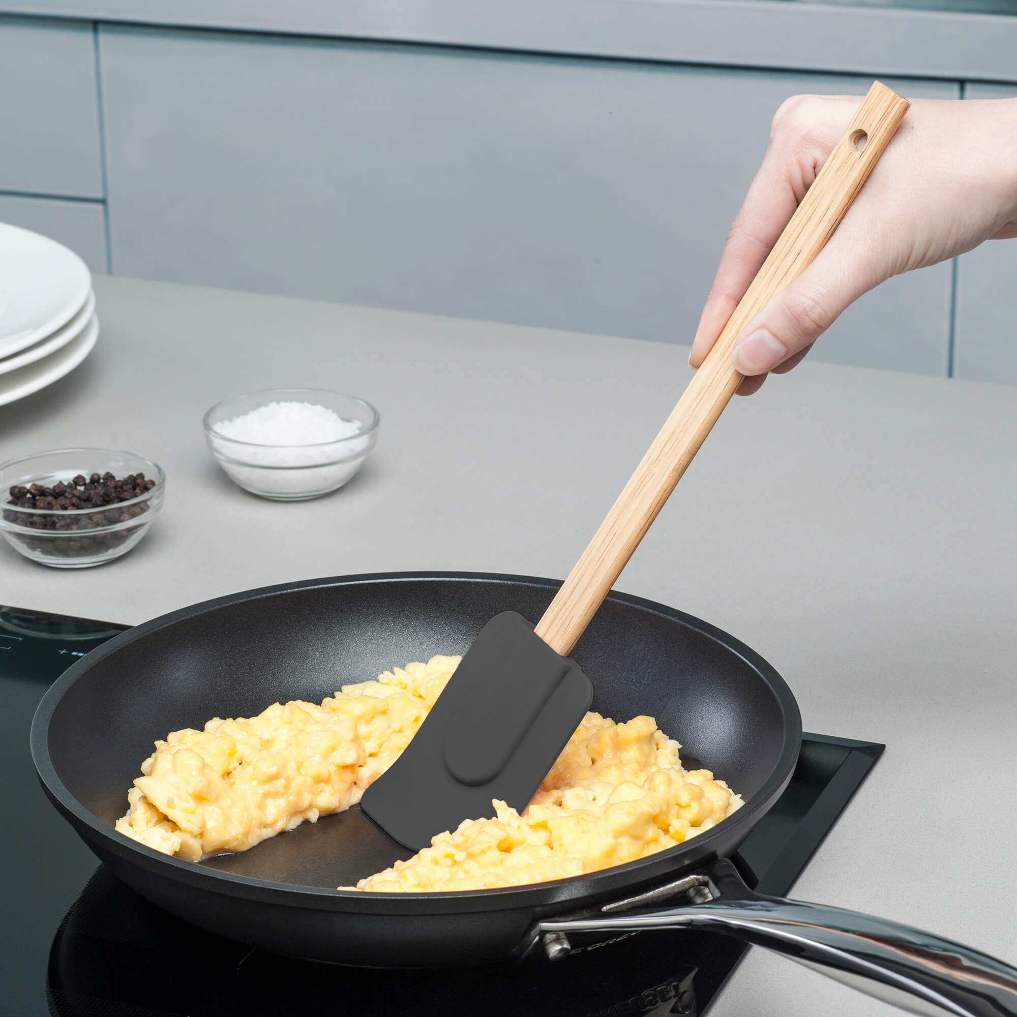 Using a Zeal Silicone Spatula to cook scrambled egg