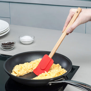 Using a Zeal Silicone Spatula to cook scrambled egg