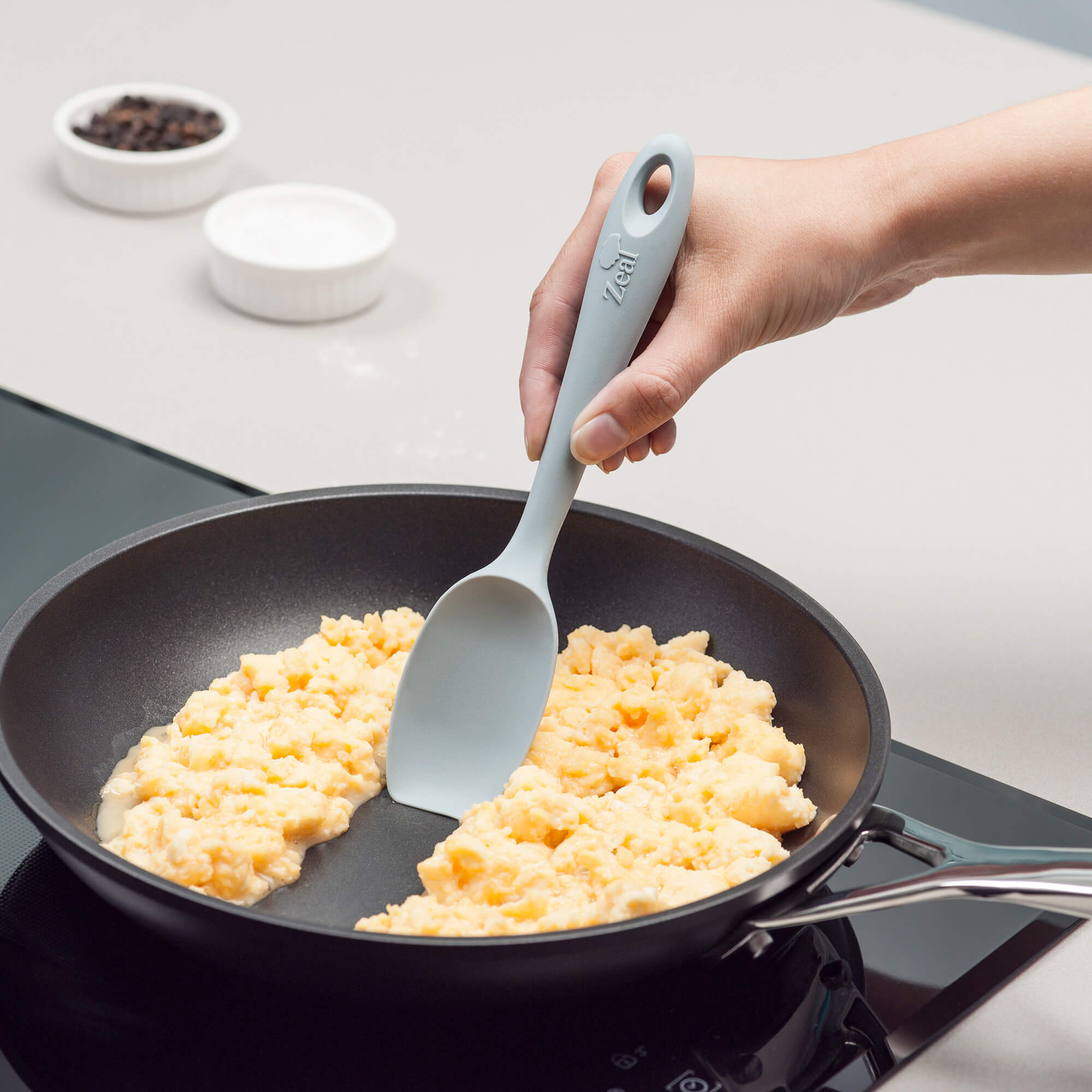 Using a Zeal Silicone Spatula Spoon to cook scrambled egg