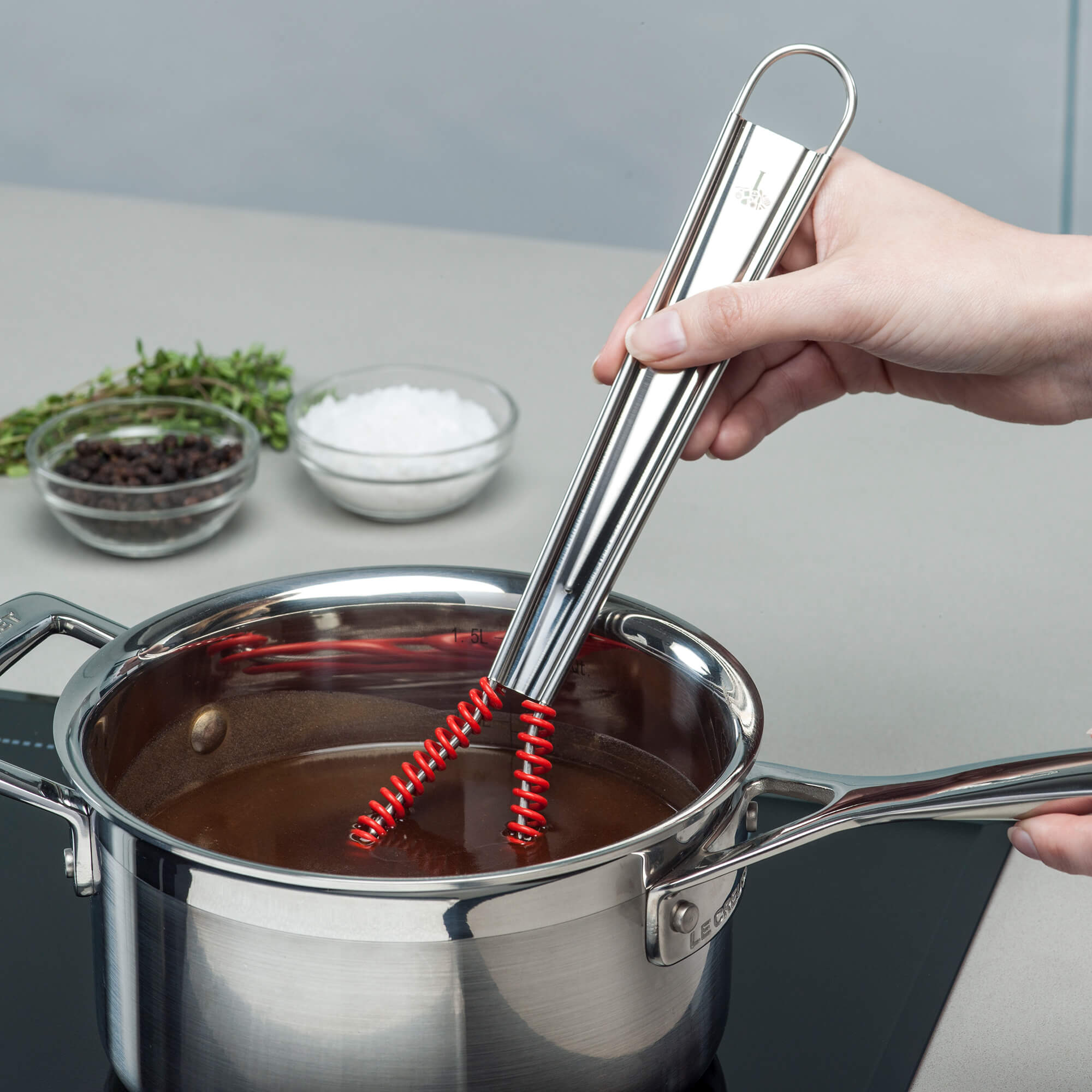 Using a Zeal Silicone Large Sauce Whisk to make gravy