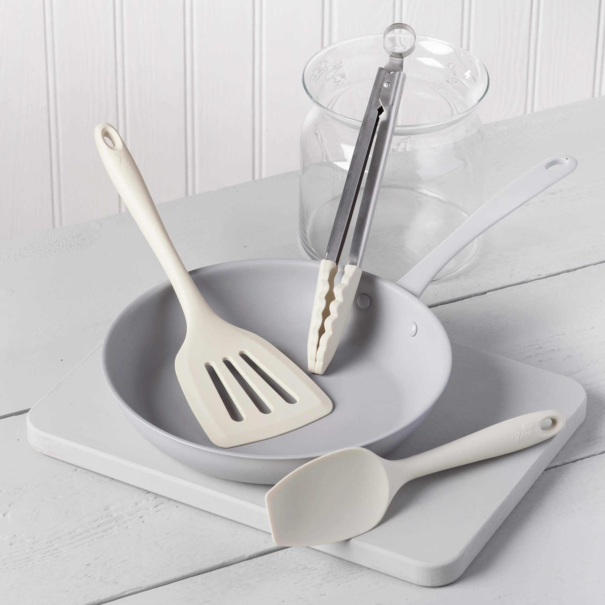 https://zealzeal.com/cdn/shop/products/zeal-jset-27_tongs-turner-and-spatula-spoon-set-of-3-in-cream_lifestyle_2000x2000.jpg?v=1632141156