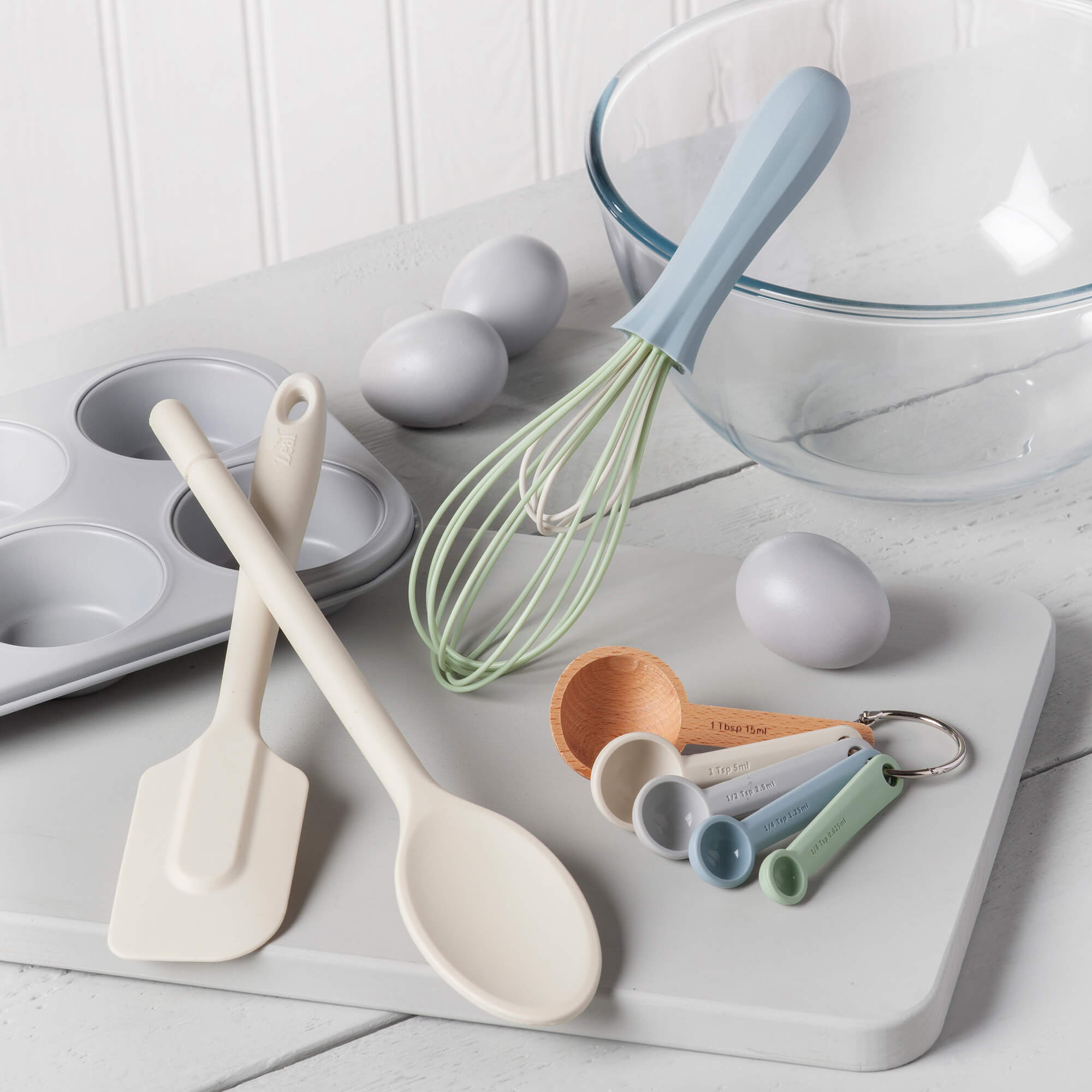 Zeal Silicone Measuring Spoons, Spatula, Traditional Spoon & Whisk Set in Cream