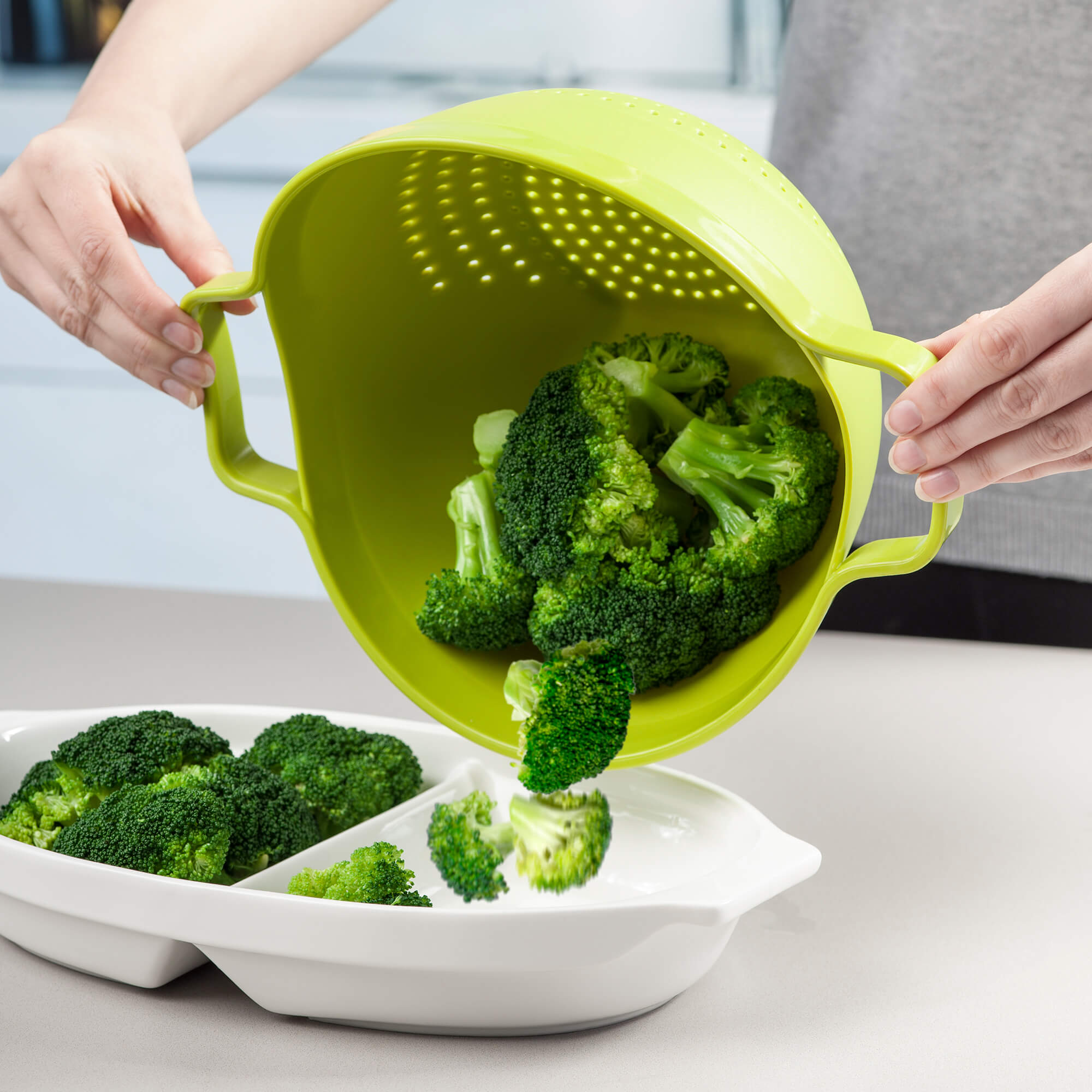 Using a Zeal Drain & Serve Colander to serve broccoli