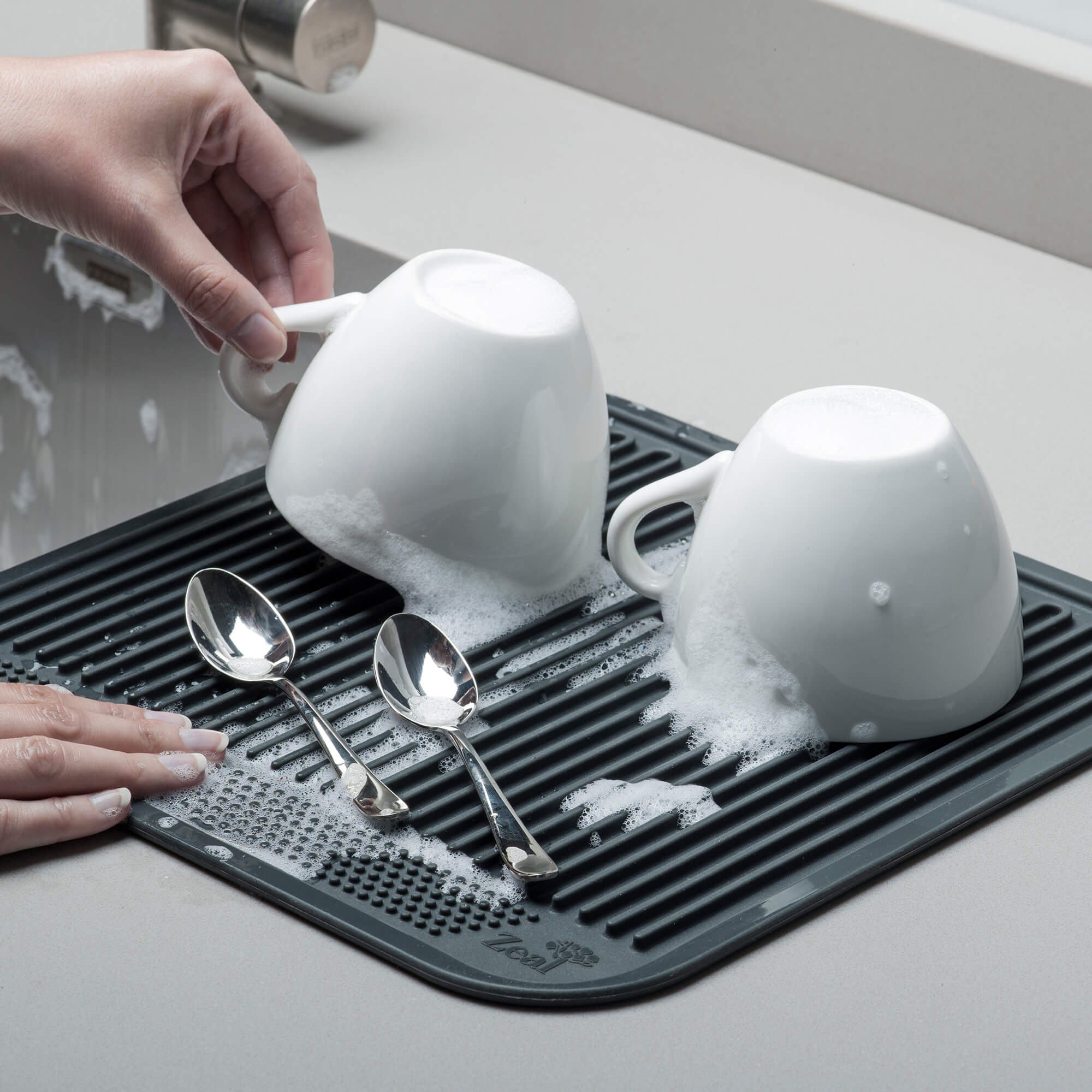 Zeal Silicone Draining Mat with washed cups