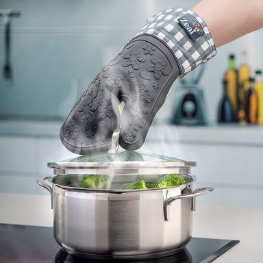 https://zealzeal.com/cdn/shop/products/zeal-v102_silicone-single-oven-glove-in-dark-grey-with-striped-fabric_lifestyle_384x384.jpg?v=1632144832
